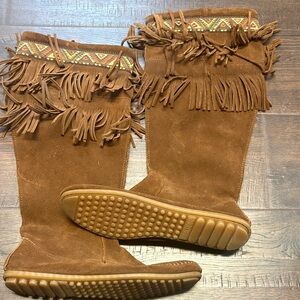 MINNETONKA Womens size 9 Fringe Suede Boots - Brown with Aztec print on upper